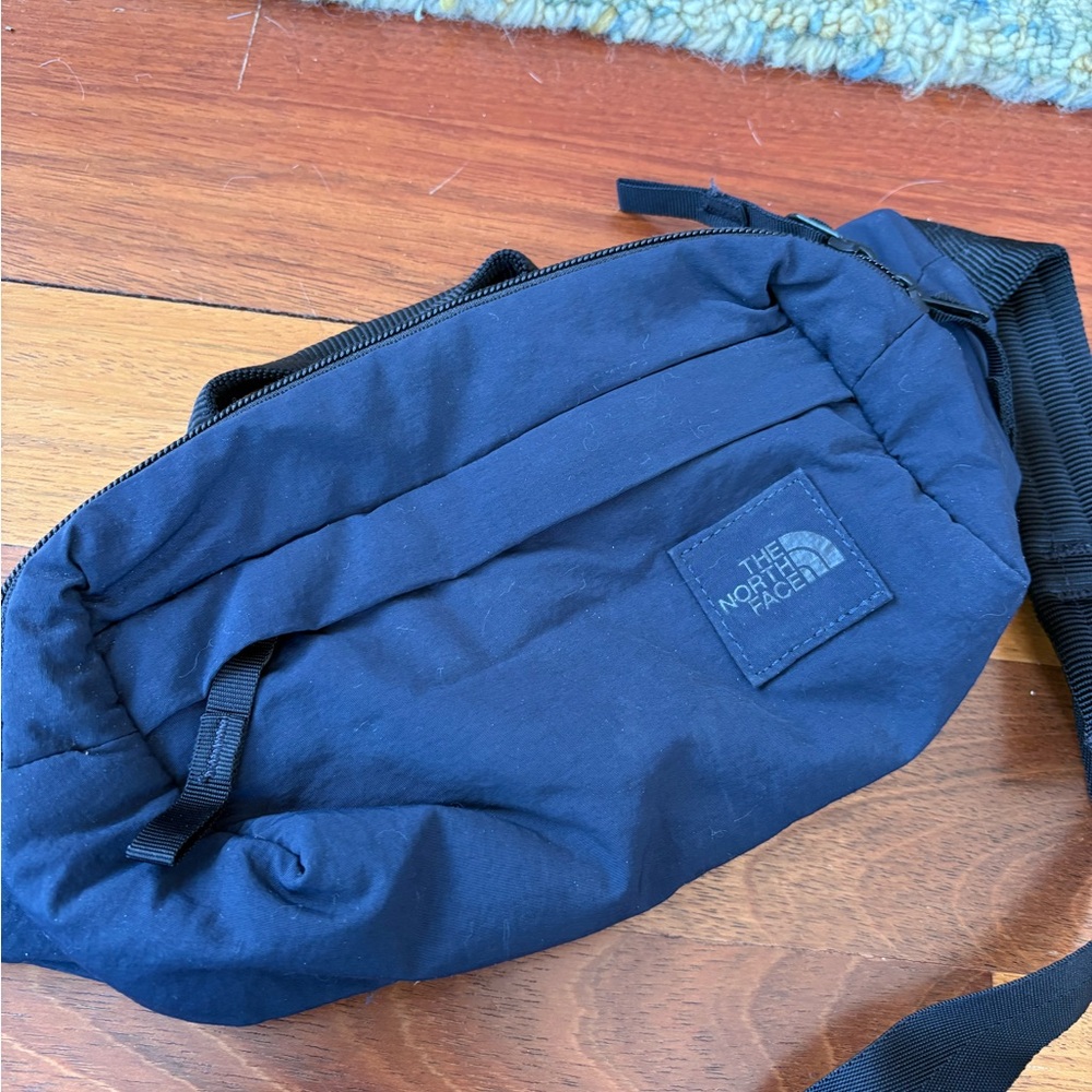 The North Face Navy Belt Bag (unisex). Great condition
